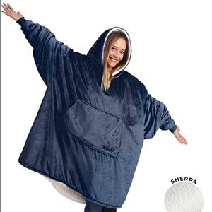 The Comfy Blanket Sweatshirt in Navy